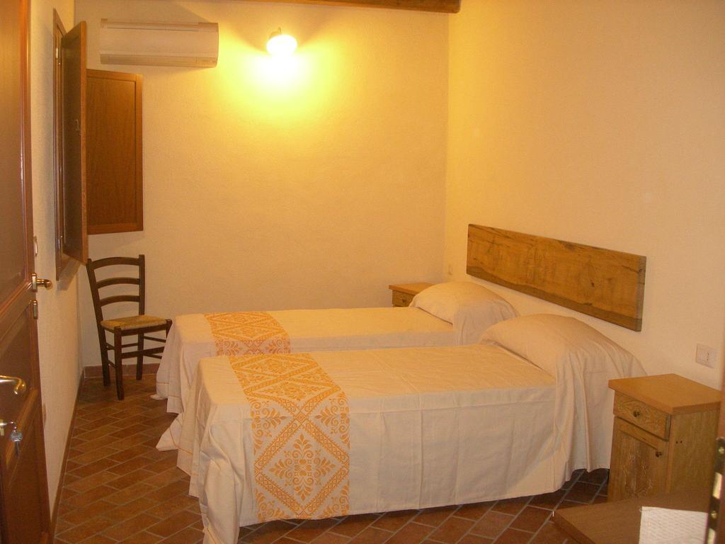 Agriturismo Battaglia Villamassargia Phòng bức ảnh